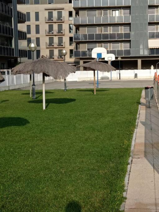 Acogedor Apartamento Con Piscina Y Garaje Apartment อูเอสกา ภายนอก รูปภาพ